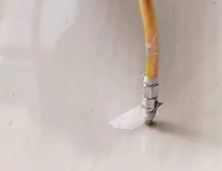 芜湖市瓷砖空鼓维修公司专业解答在瓷砖铺贴过程中，如果使用的砂料过粗（如全部使用了粗砂），可能会导致以下问题